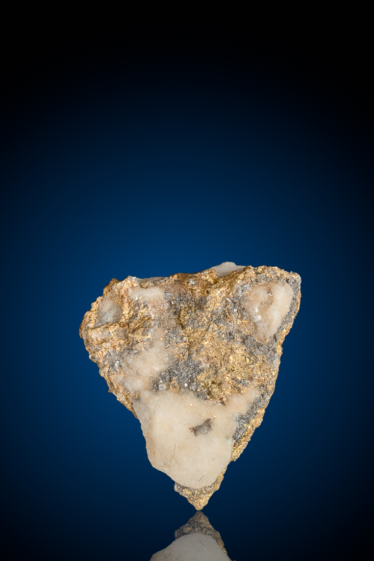 (image for) Triangular, Elegant Natural Gold Quartz Nugget - Nevada - 4.0 grams